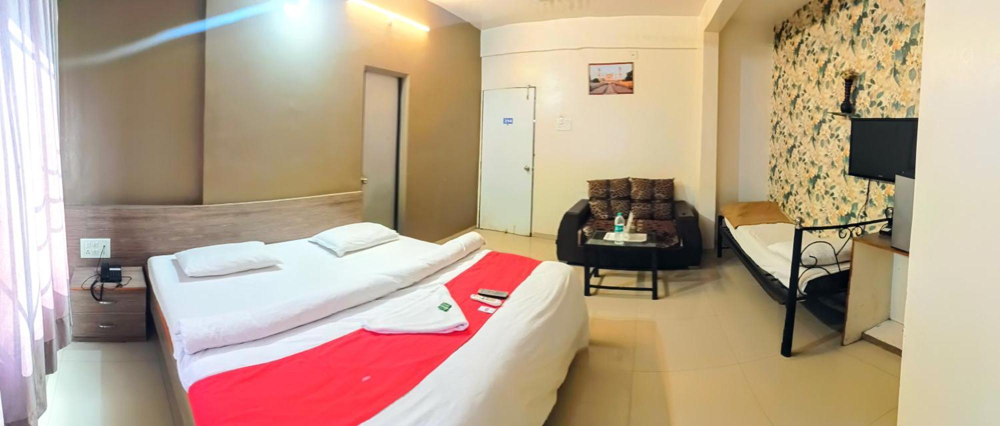 Hotel Royal Regency Aurangábád Kültér fotó